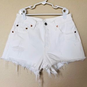 Levi’s Premium 501 white distress cutoff shirt W25